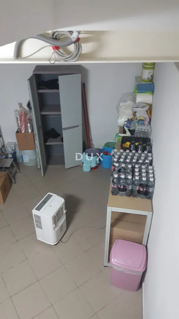istra,rovinj - predivan uhodani caffe bar u srcu rovinja - slika 52