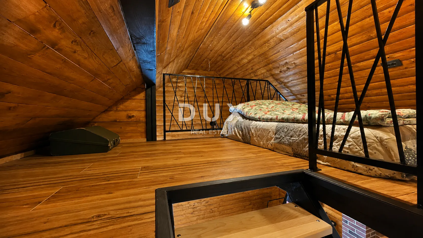 gorski kotar, lič, drvene kuće, tri sobe, 84m2+25m2 - slika 14