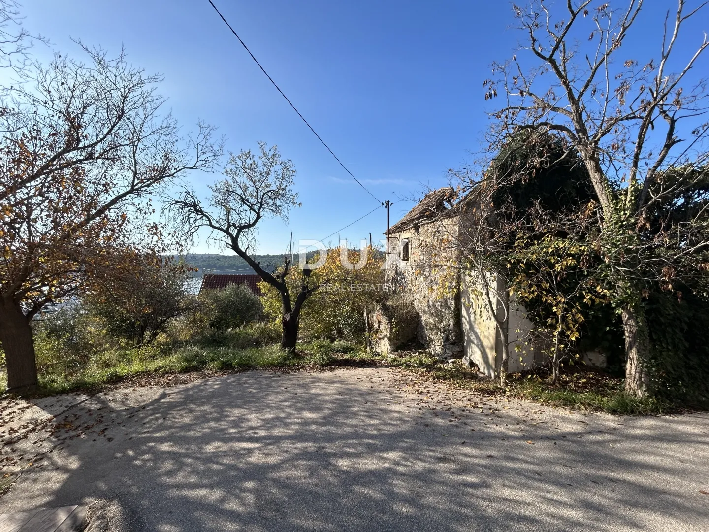 šibenik, mandalina - građevinsko zemljište s 2 stare kuće - slika 8