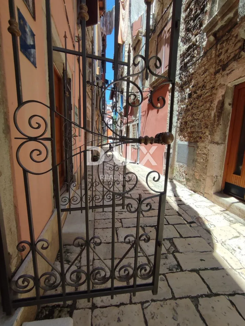 istra, rovinj - renovirana starina u samom centru grada - slika 2