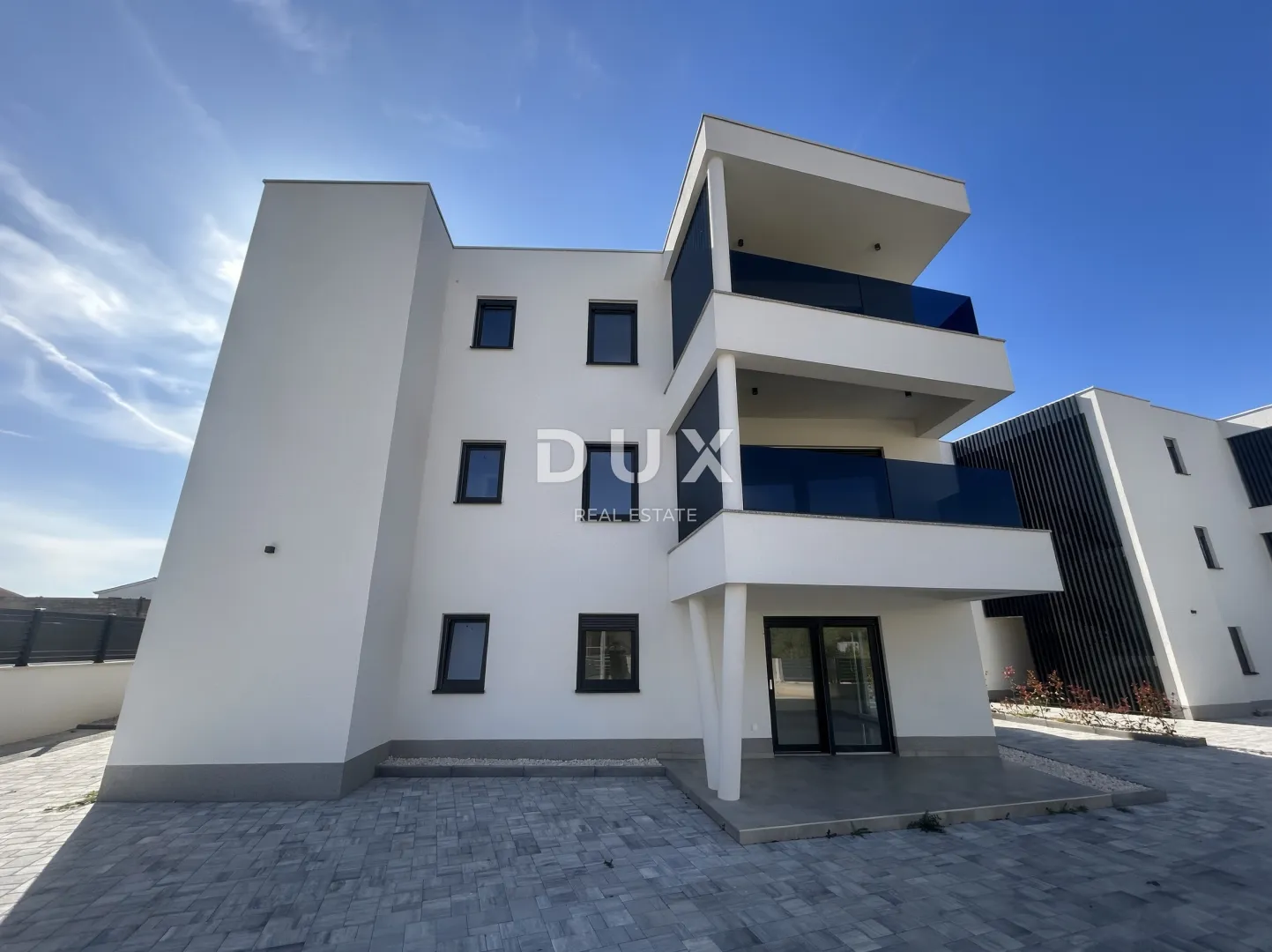 šibenik, vodice – zadnji kat, 2 terase, 2 parkinga, novogradnja - slika 5