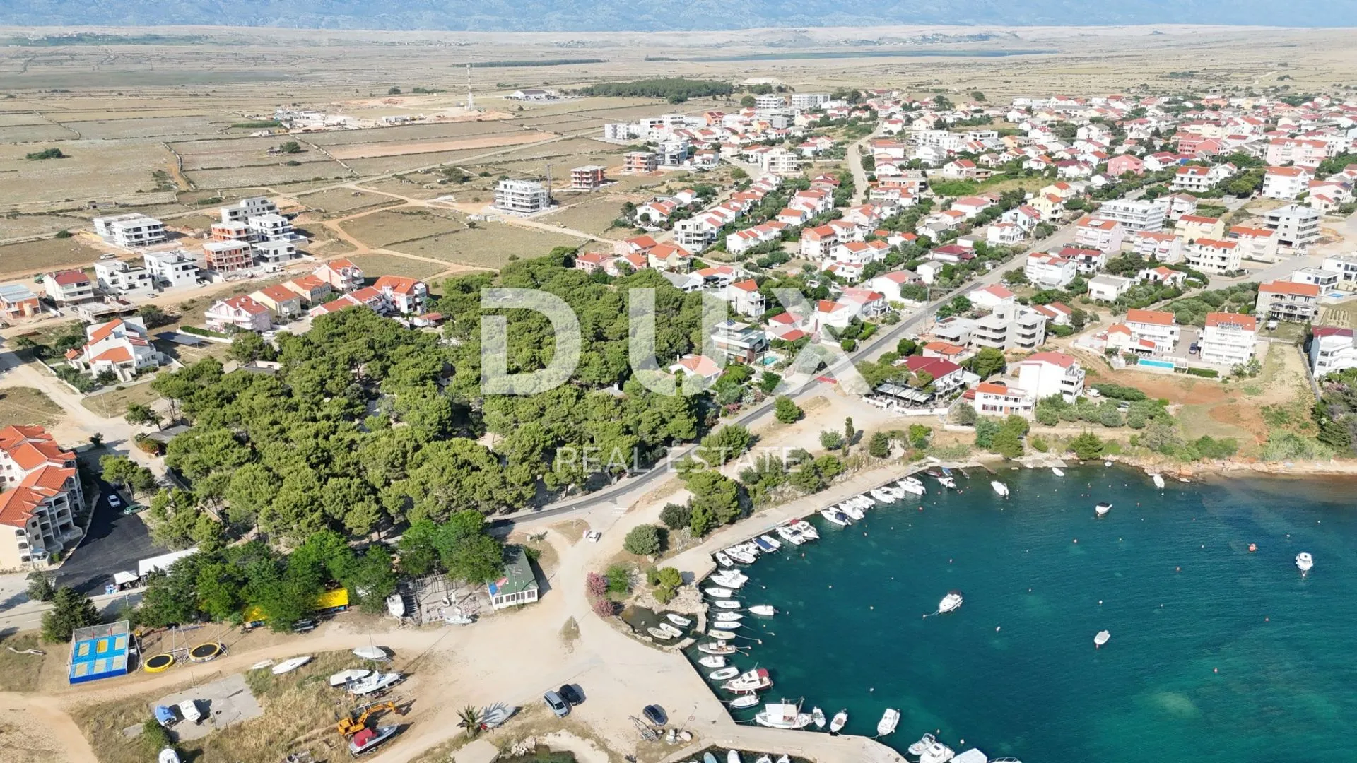 otok pag, povljana - troetažni stan 95m2, 1. red do mora - slika 16