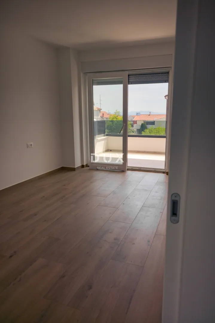 dalmacija, vodice - moderna dvoetažna kuća "azura" s bazenom - slika 19