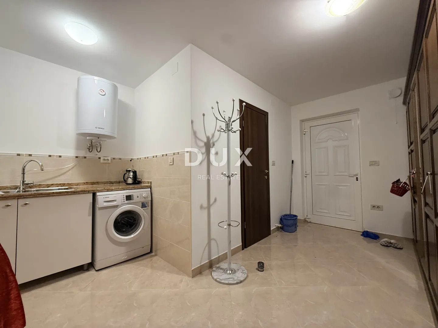 kastav, brnčići – luksuzna villa američkog stila na privatnoj parceli od 2000m2 - slika 23