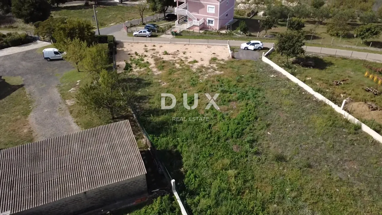 zadar, poličnik - uređeno zemljište ograđeno zidom! - slika 10