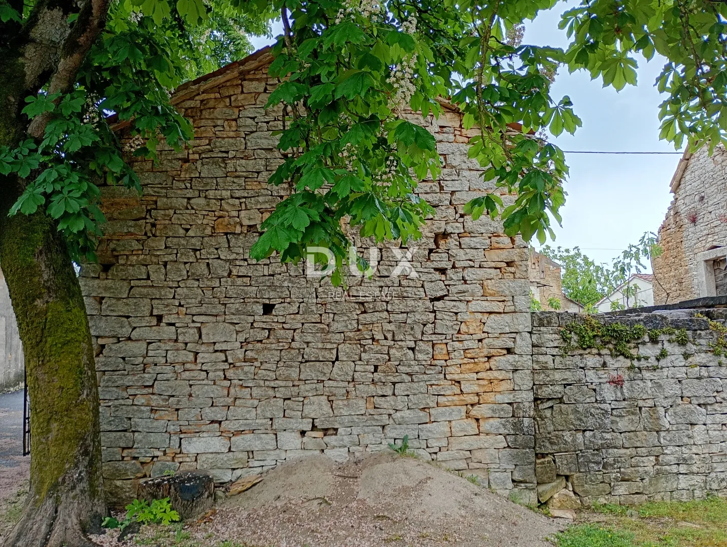 pazin,beram - gospodarska zgrada 58m2 sa okućnicom - slika 11