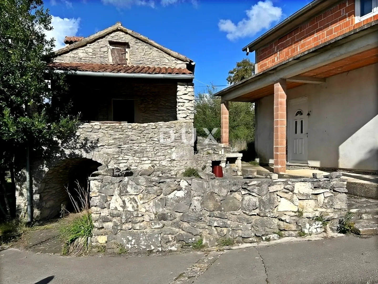 istra, labin - dvije kuće na rubu naselja - slika 4