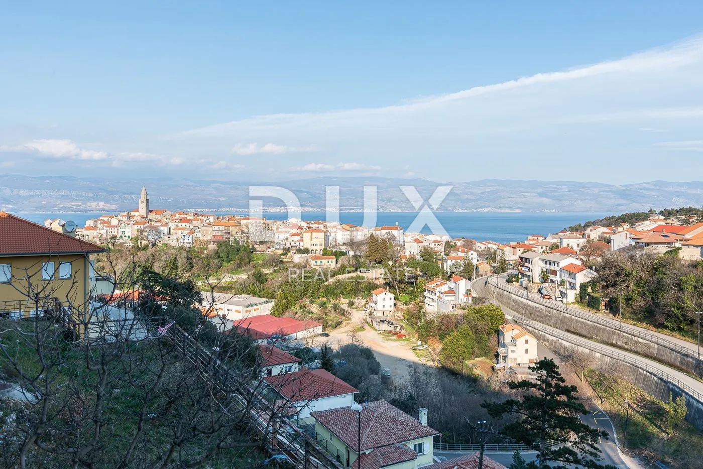 otok krk, vrbnik - trosobni stan s pogledom na more - slika 1