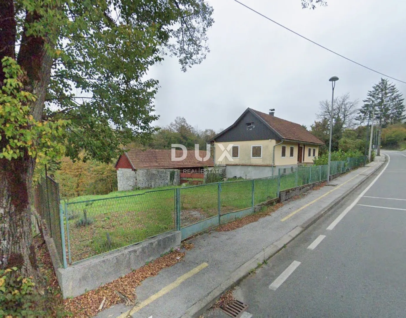 OGULIN, TOUNJ- kuća 200m2 odmah do rijeke + pomoćni objekt 150m2 + okoliš 3500m2