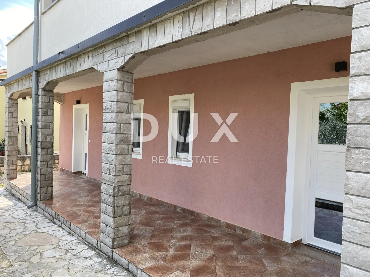 istra, labin - dvije kuće s pripadajućim bazenima - slika 37