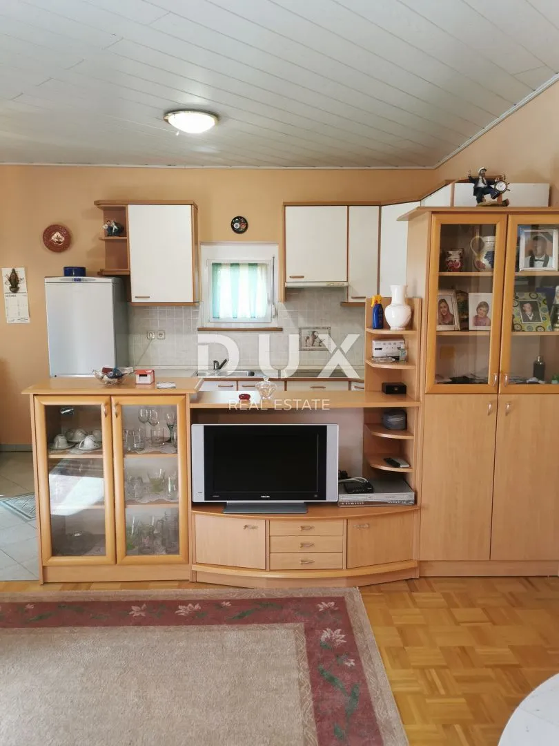 malinska (okolica) - samostojeća kuća sa dva stana + podrum - slika 15
