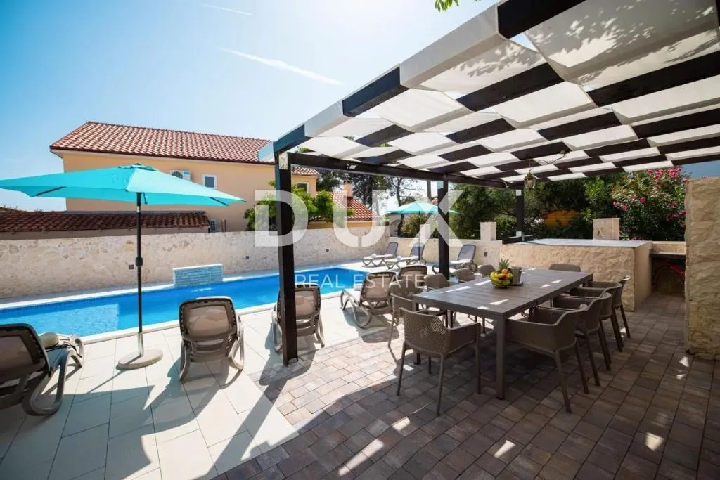 otok vir - prekrasna vila 200m od mora - slika 14