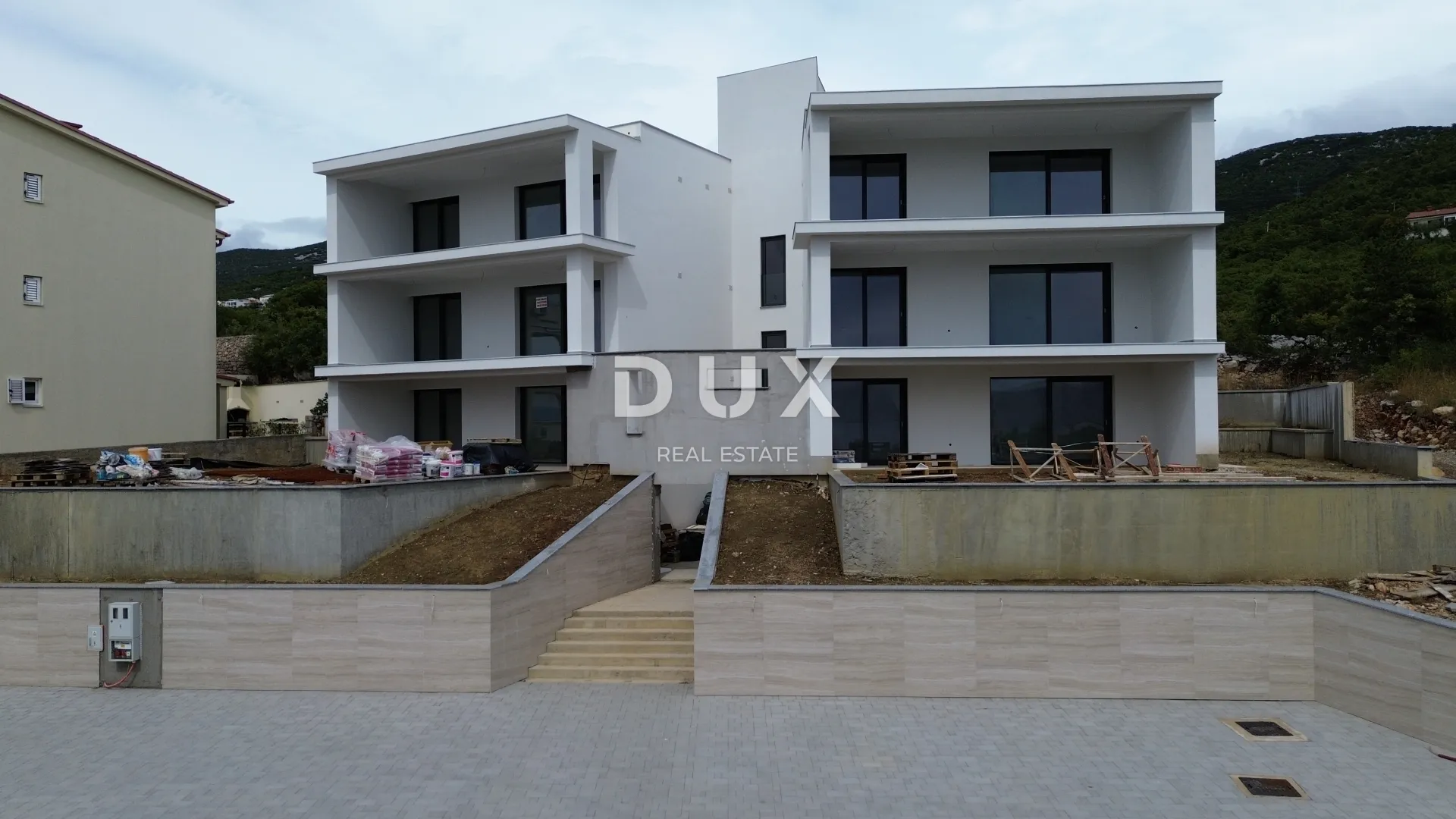 klenovica - luksuzni penthouse s krovnom terasom, 100m od mora - slika 4