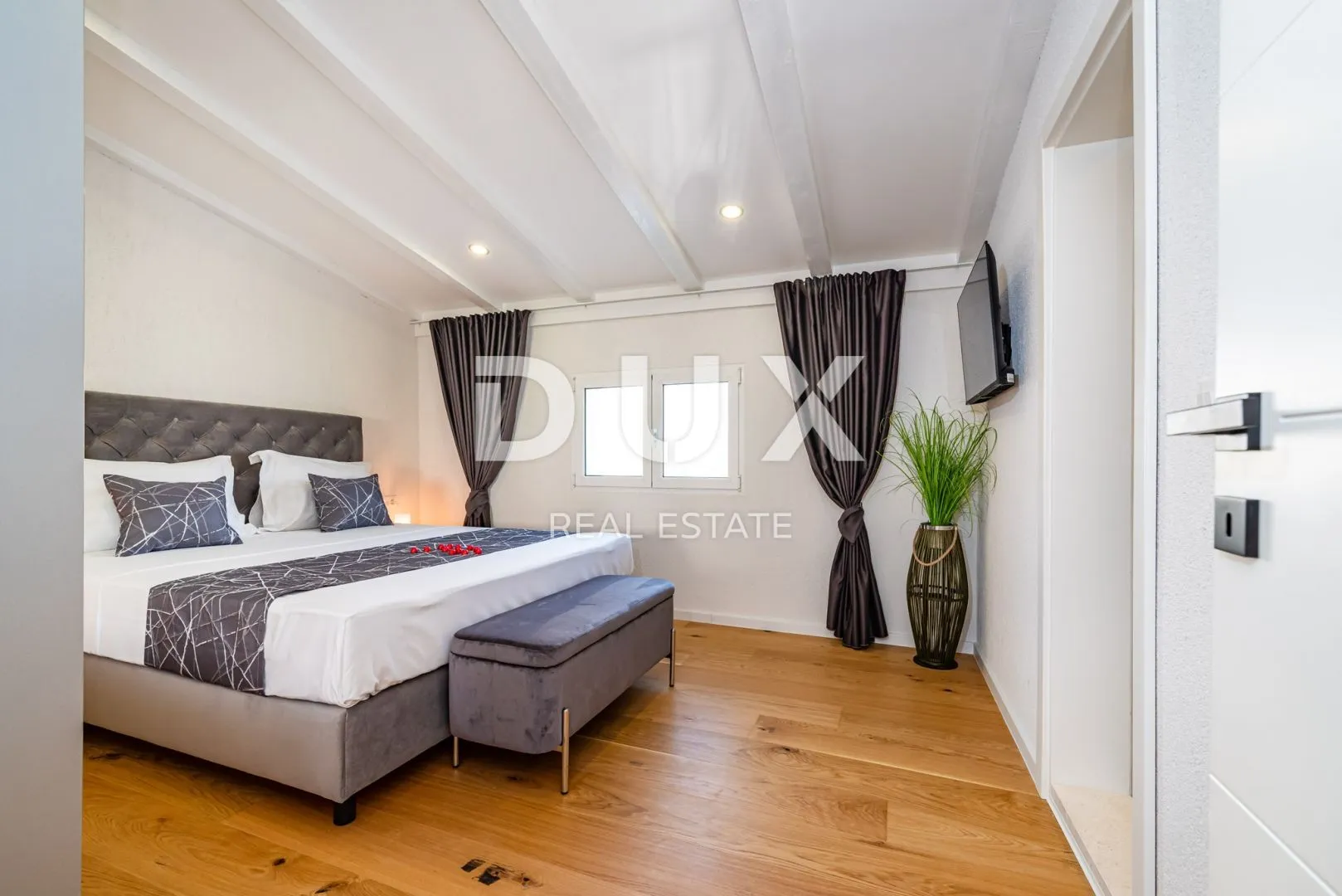 zadar, novigrad - prekrasna vila s bazenom u blizini mora - slika 50