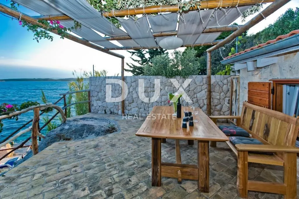 otok hvar - vila u gradu hvaru prvi red do mora - slika 5