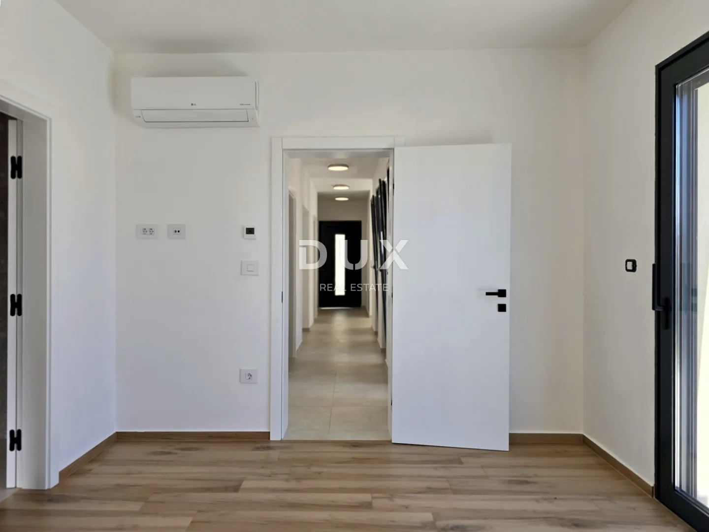 istra, žminj - kuća modernog dizajna s bazenom - slika 19