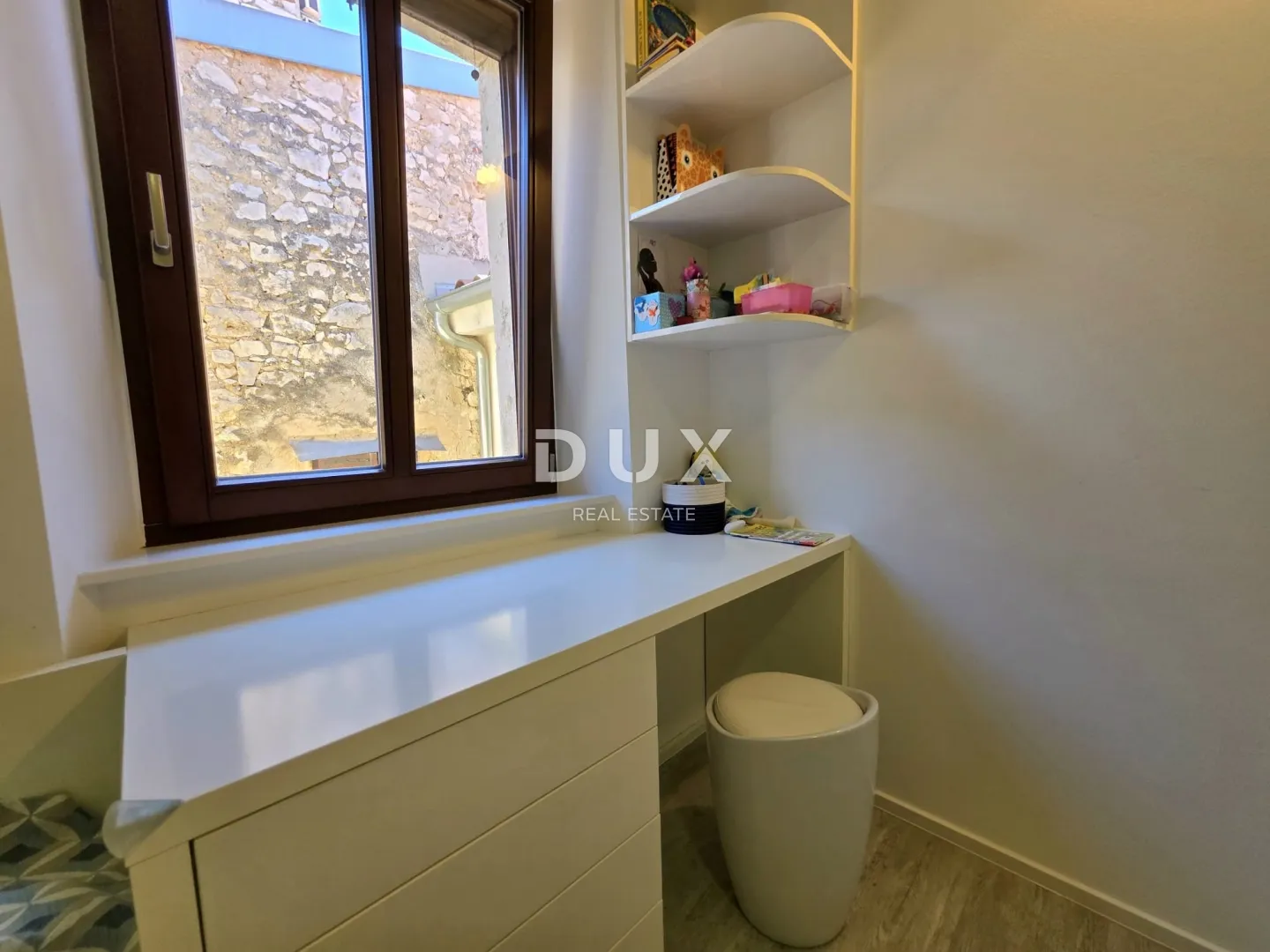 istra, poreč, 290.00 m2, pješačka zona, tri stana - slika 32