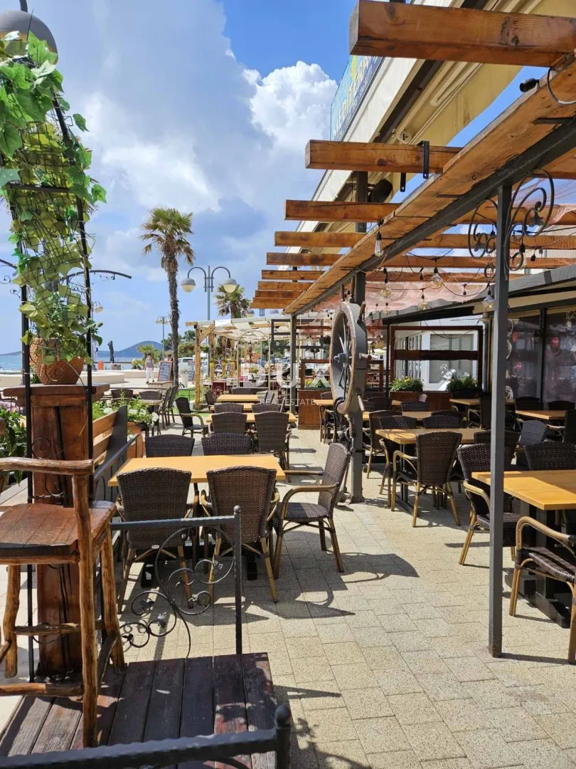 dalmacija, vodice - ekskluzivna nekretnina na rivi, kuća s restoranom u 1. redu do mora - slika 5