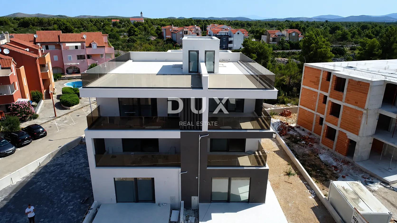 vodice, srima – penthouse s liftom, krovna terasa 109 m², 70m od plaže - slika 9