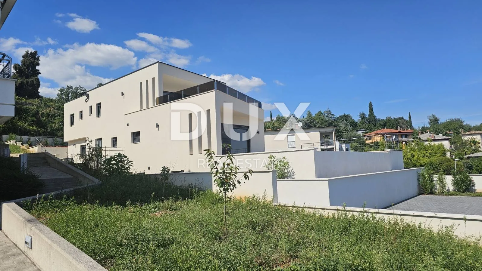 OPATIJA, LOVRAN - Luksuzan stan 141m2 s bazenom, 300m od mora