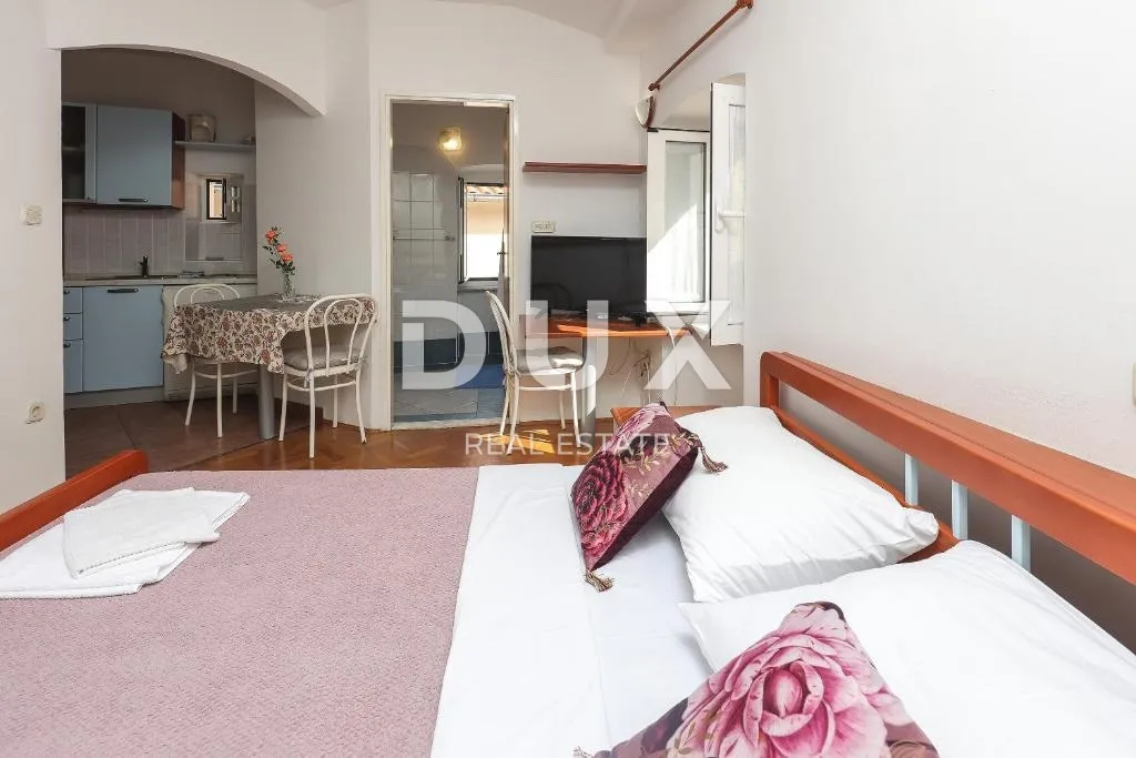 otok krk, grad krk - kuća u centru sa 7 apartmana - slika 5