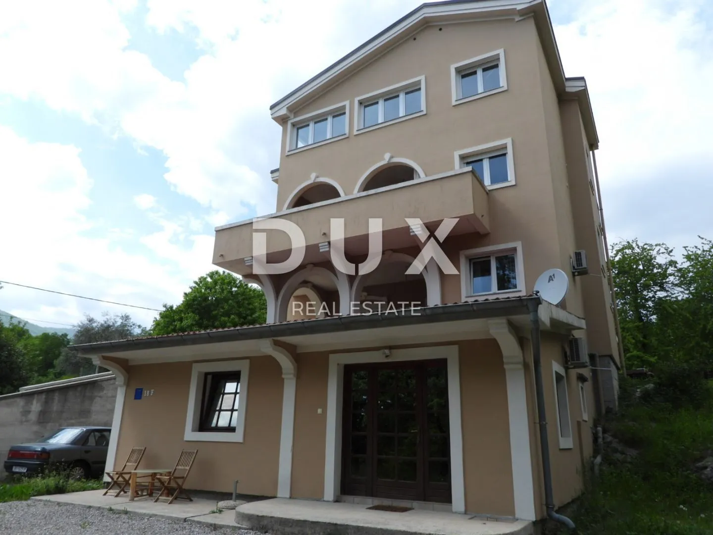 opatija, matulji- kuća s 4 stana 550m2 + okoliš 3740m2 - slika 3
