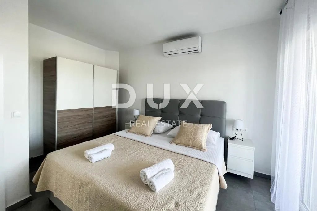 zadar, murvica - vila s bazenom i velikom okućnicom! - slika 16