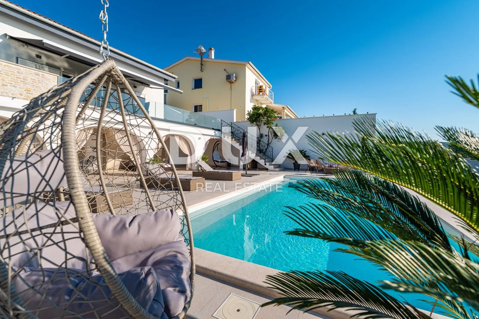 zadar, novigrad - prekrasna vila s bazenom u blizini mora - slika 14