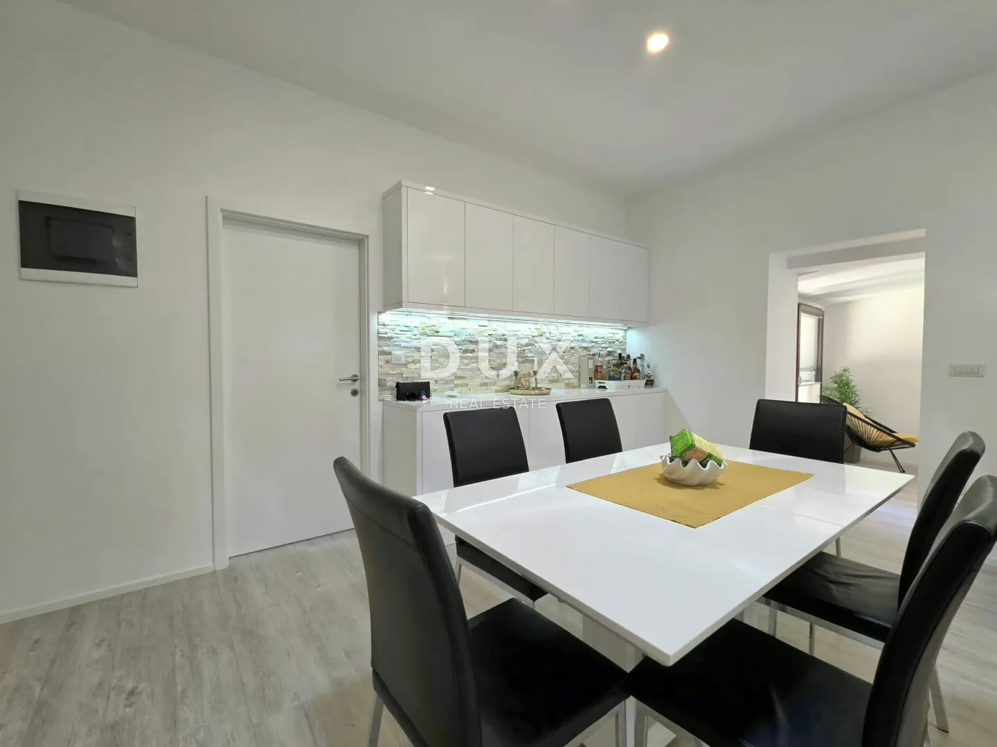 istra, poreč, 290.00 m2, pješačka zona, tri stana - slika 23