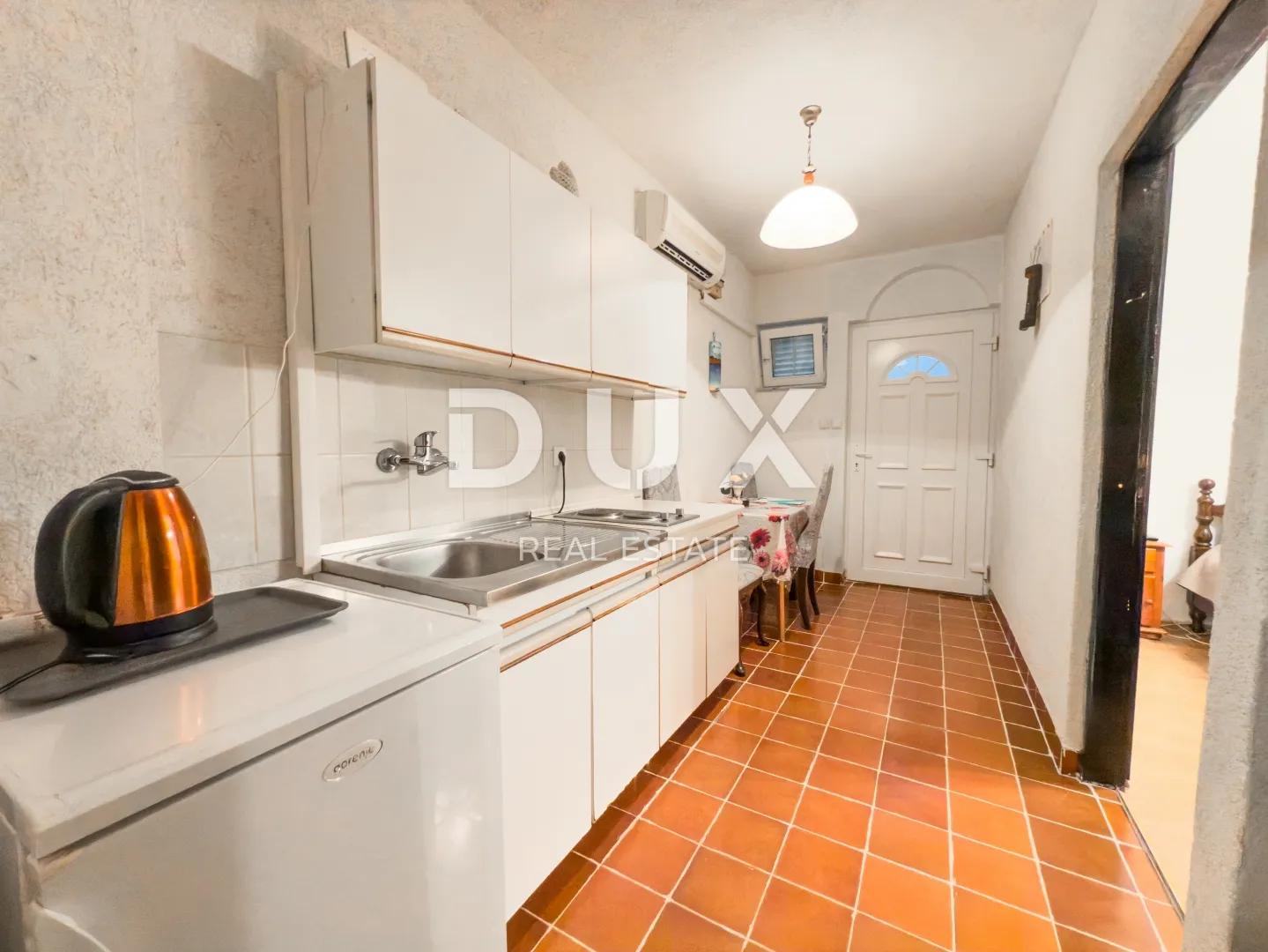 otok krk, baška - kuća s 5 apartmana i velikom okućnicom - slika 41