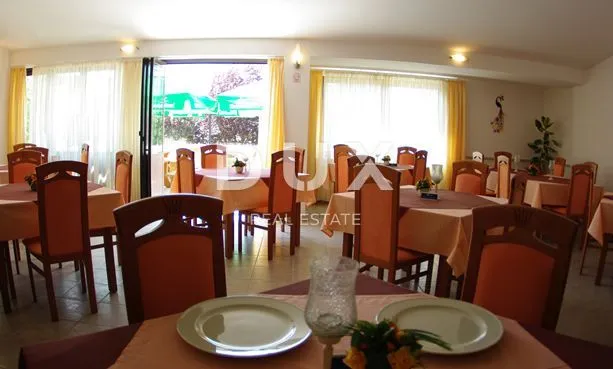istra,poreč - hotel sa bazenom i prostranom okućnicom! - slika 23