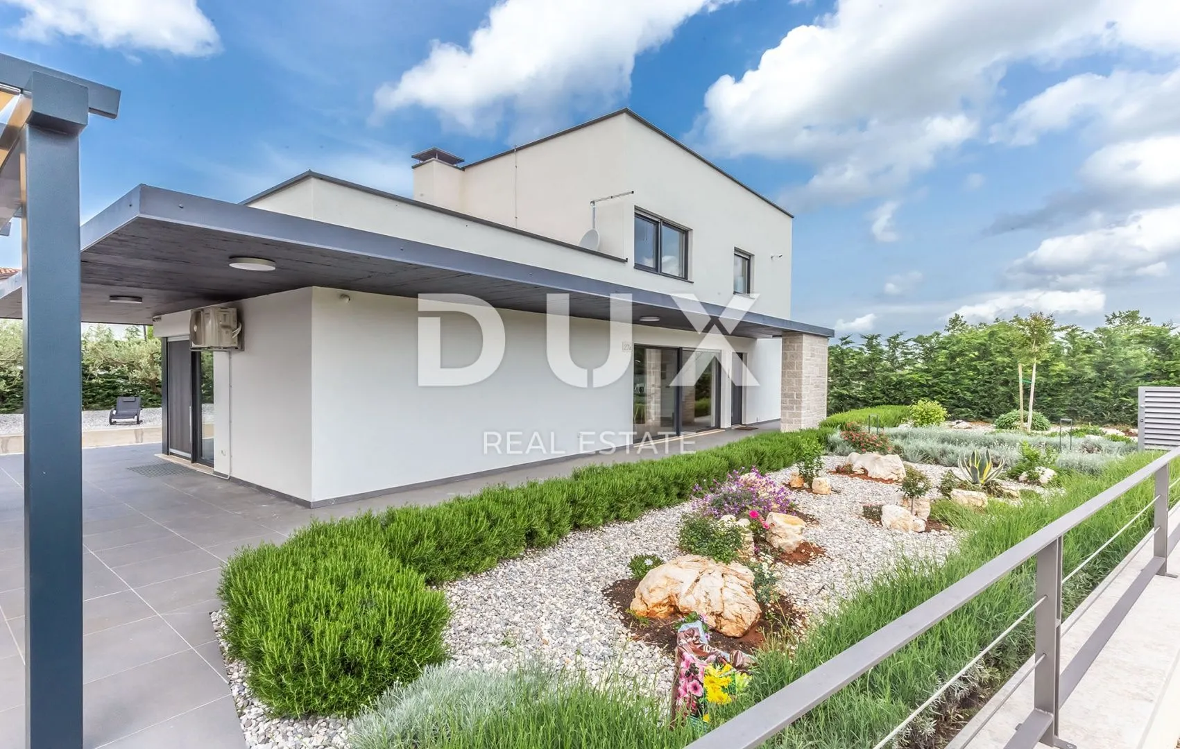 istra, višnjan - moderna vila s bazenom - slika 49
