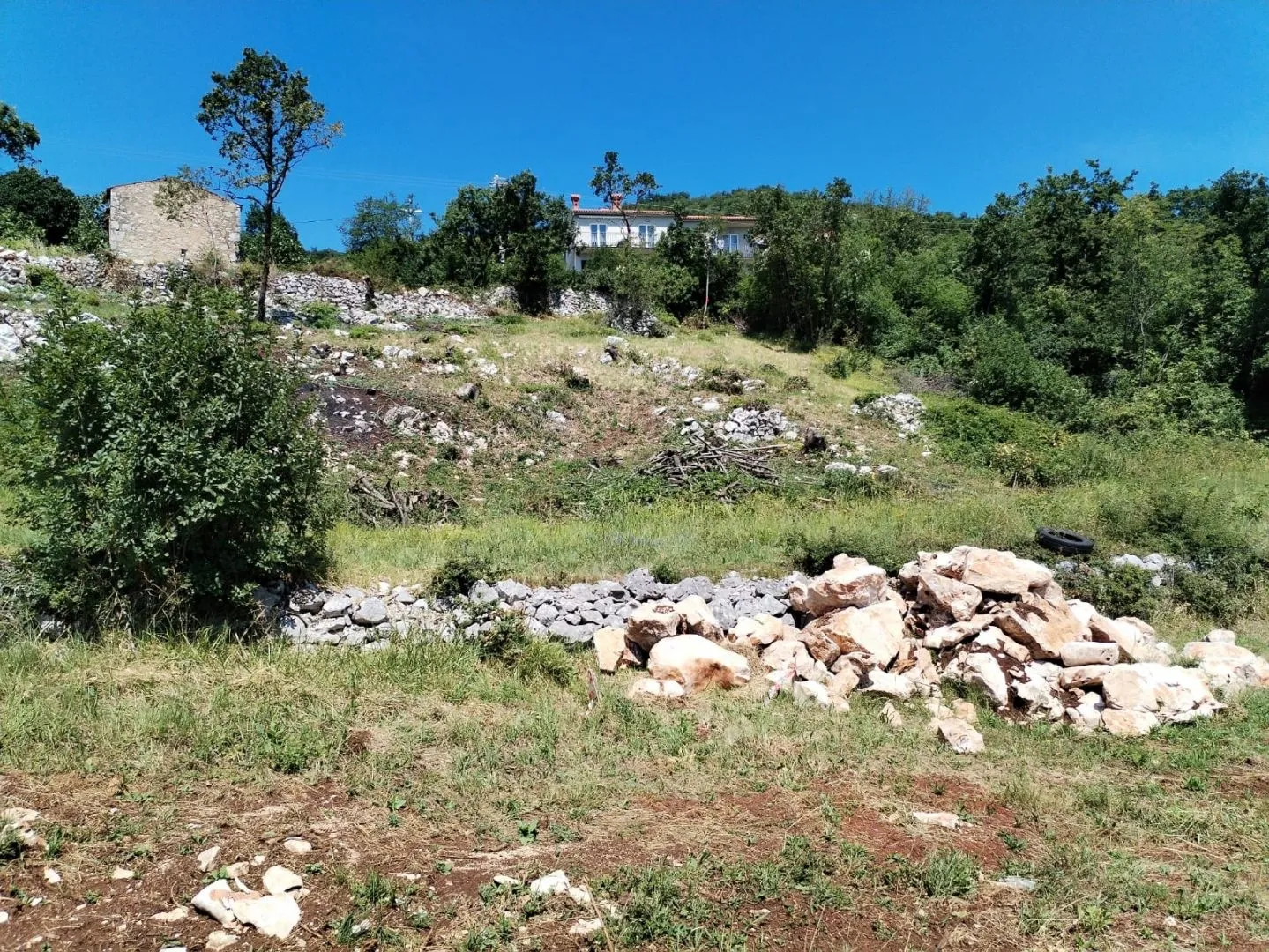istra- labin- građevinsko zemljište 674 m2 okolica! - slika 2