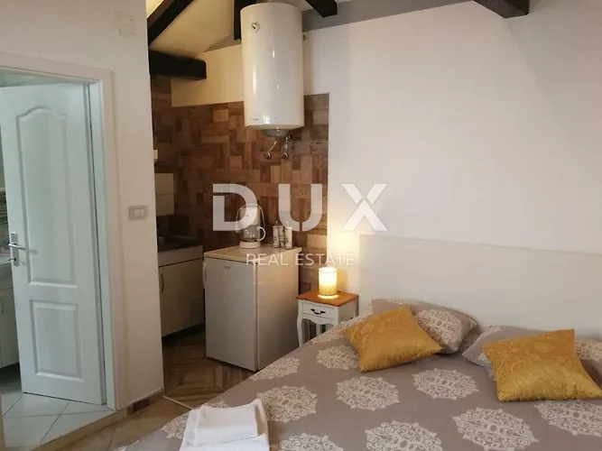 istra, pula - apartmanska kuća u strogome centru s bazenom i okućnicom - slika 13