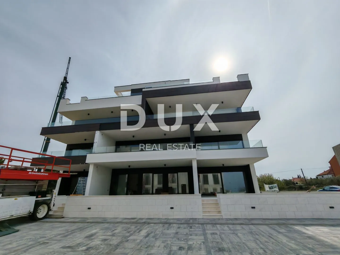 zadar, zaton - vrhunska novogradnja 30 metara od plaže! s2 - slika 2