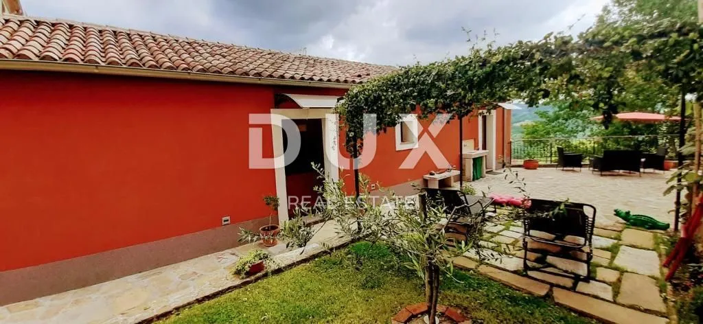 ISTRA, MOTOVUN - kuća u centru Motovuna s dva stana i dvorištem