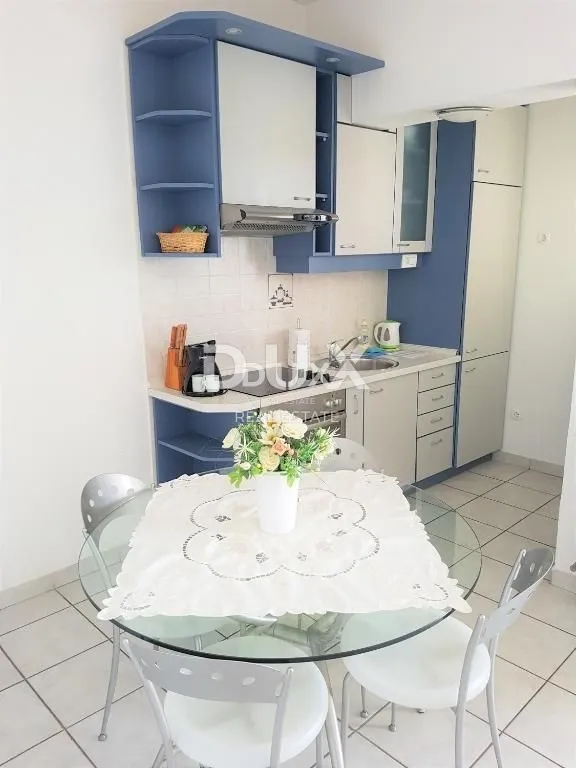 zadar, brodarica - vila sa 6 stanova i poslovnim prostorom - slika 12