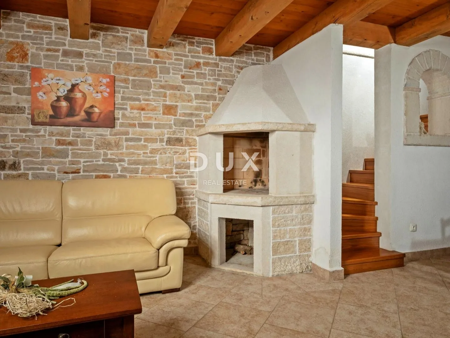 istra, tinjan - kamena autohtona vila - slika 54