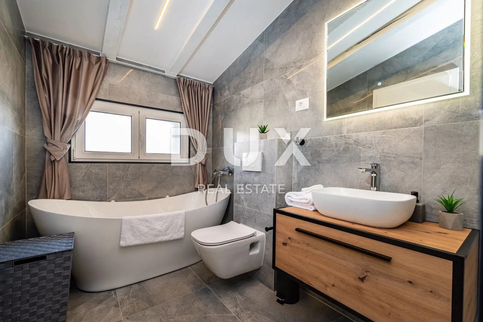 zadar, novigrad - prekrasna vila s bazenom u blizini mora - slika 53