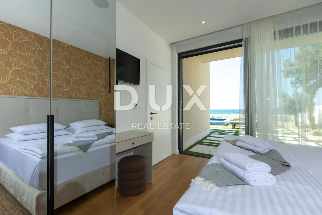 zadar, zaton - vila prvi red uz plažu - slika 24