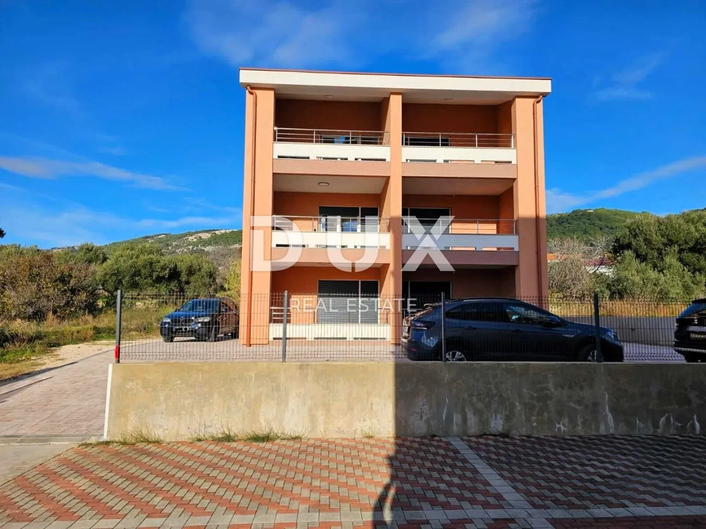otok rab, banjol - dvoetažni stan s galerijom blizu mora - slika 12