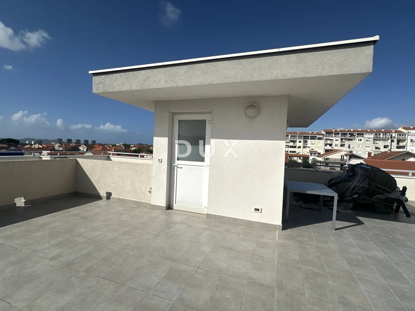 zadar, bili brig - stan (2s+db) s krovnom terasom! - slika 25