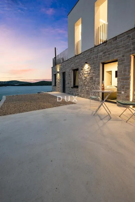 šibenik, žaborić - moderna luksuzna vila s grijanim bazenom i pogledom na more - slika 27