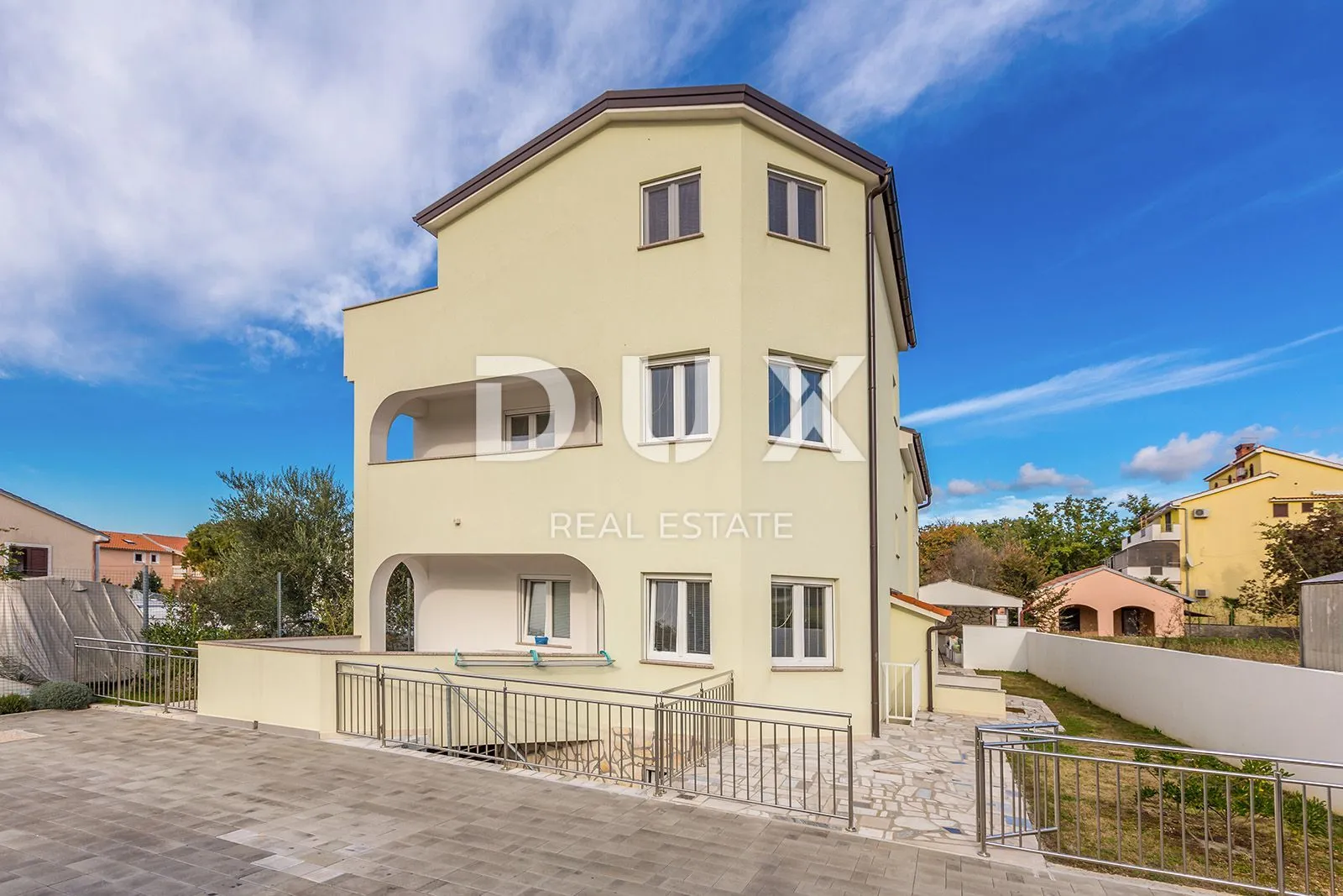 otok krk, malinska - vila s bazenom i pogledom na more - slika 3