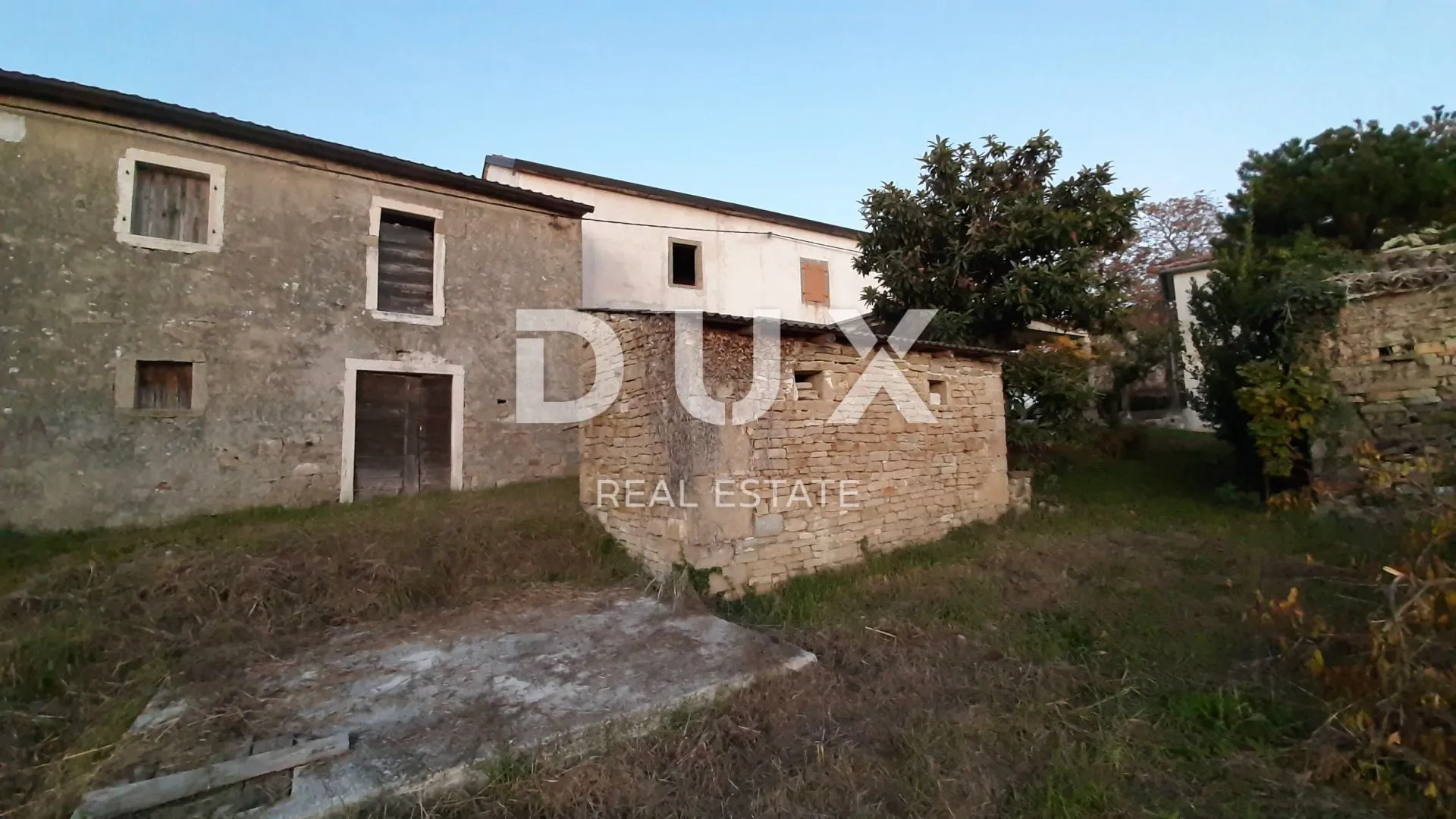 ISTRA, GROŽNJAN - Kamena kuća s pogledom na more