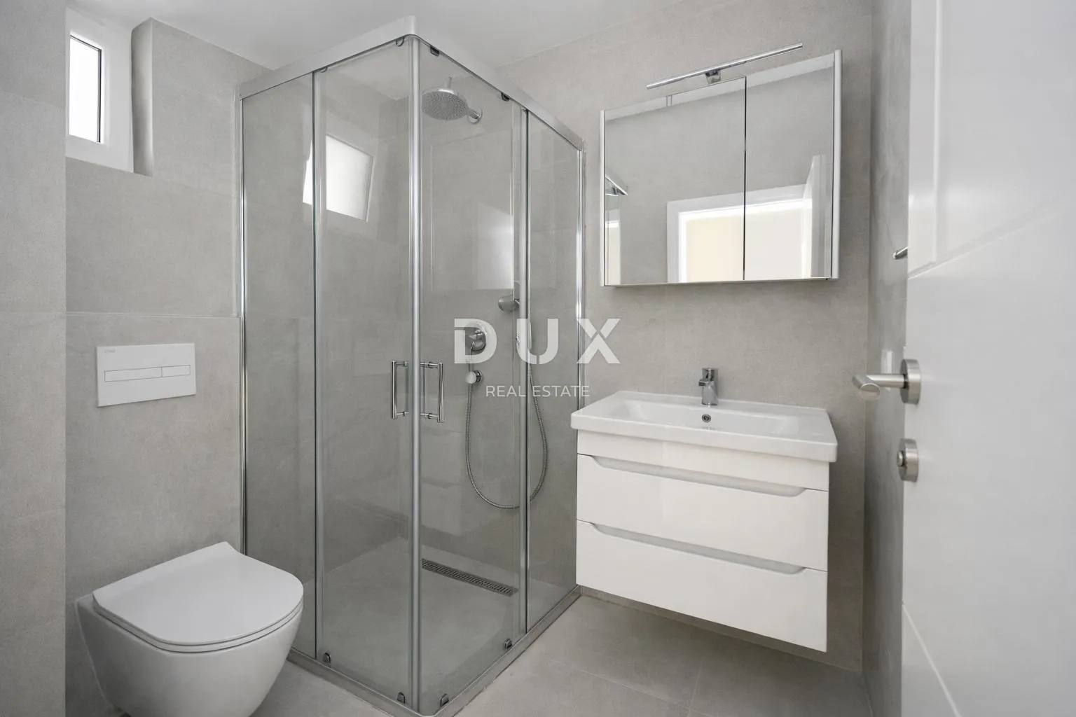 vodice, trosobni stan, 103,66 m², krovna terasa 106 m² - slika 9