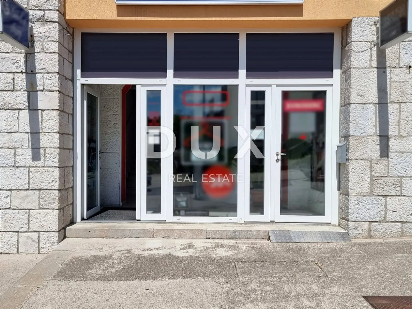 ISTRA, LABIN - Prostran poslovni prostor na frekventnoj lokaciji