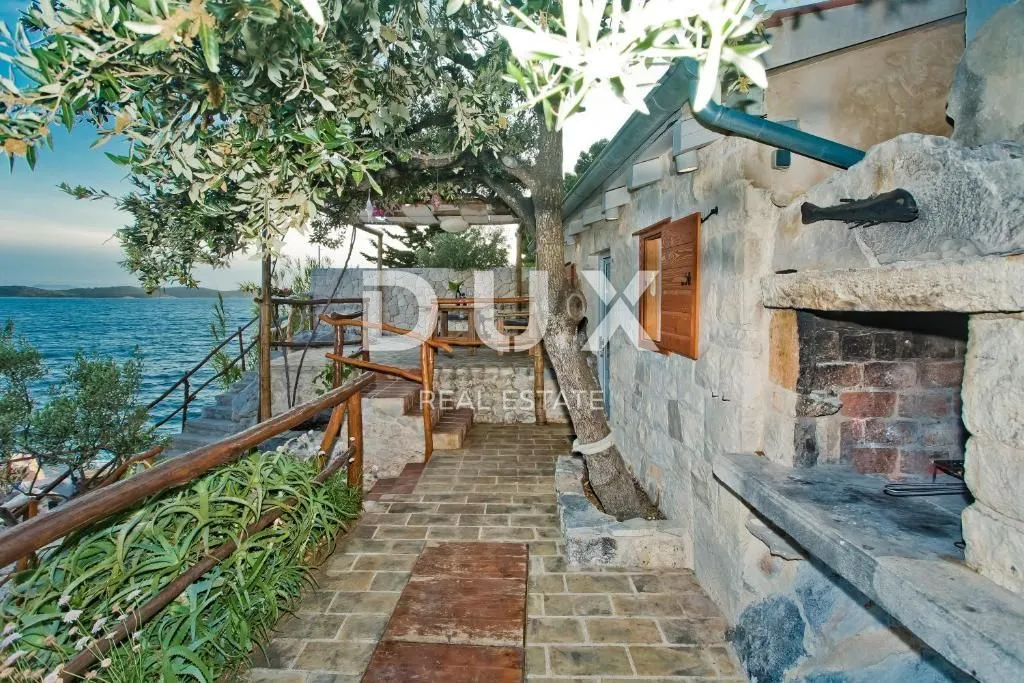 otok hvar - vila u gradu hvaru prvi red do mora - slika 6