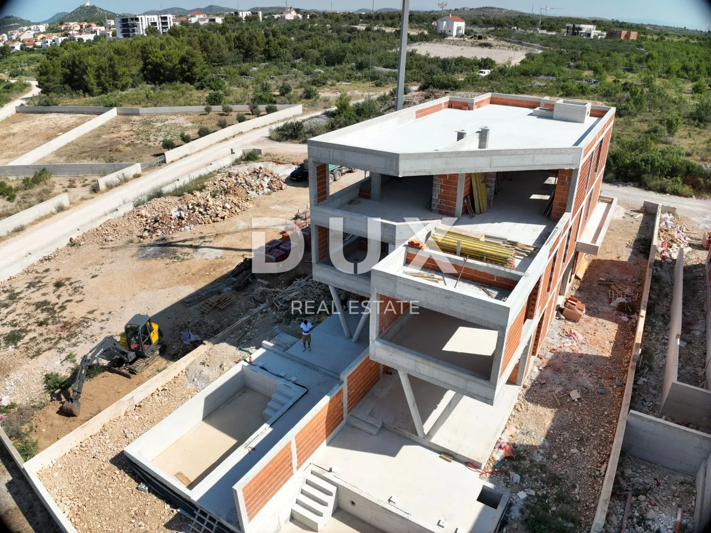 ŠIBENIK, VODICE – Penthouse s panoramskim pogledom na more, luksuz koji diše slobodom i svjetlom