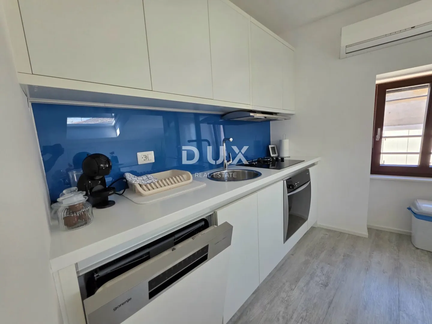 istra, poreč, 290.00 m2, pješačka zona, tri stana - slika 38